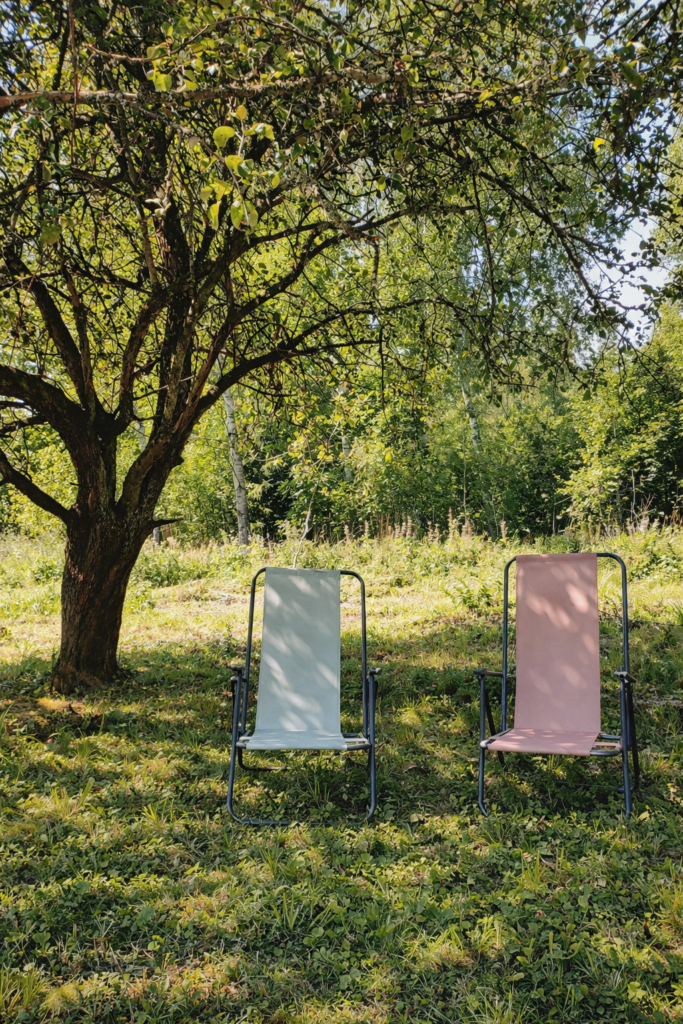 Avkopplande plats under äppleträd